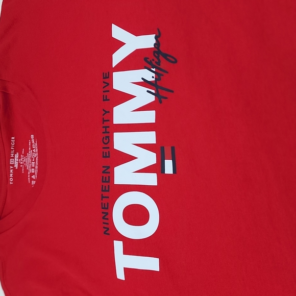 TOMMY HILFIGER RED LARGE TSHIRT - Picture 6 of 8